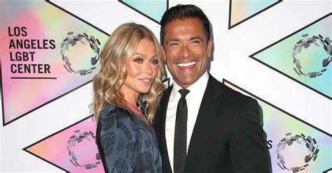 Kelly Ripa Posts ‘Nude’ Photo in Bed With Mark Consuelos